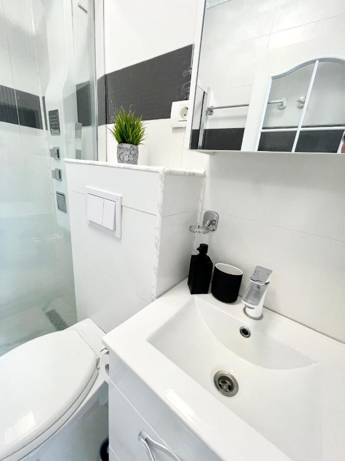 The Loft Apartment Bukares Bagian luar foto