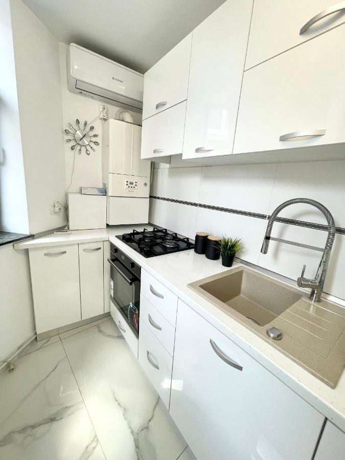 The Loft Apartment Bukares Bagian luar foto